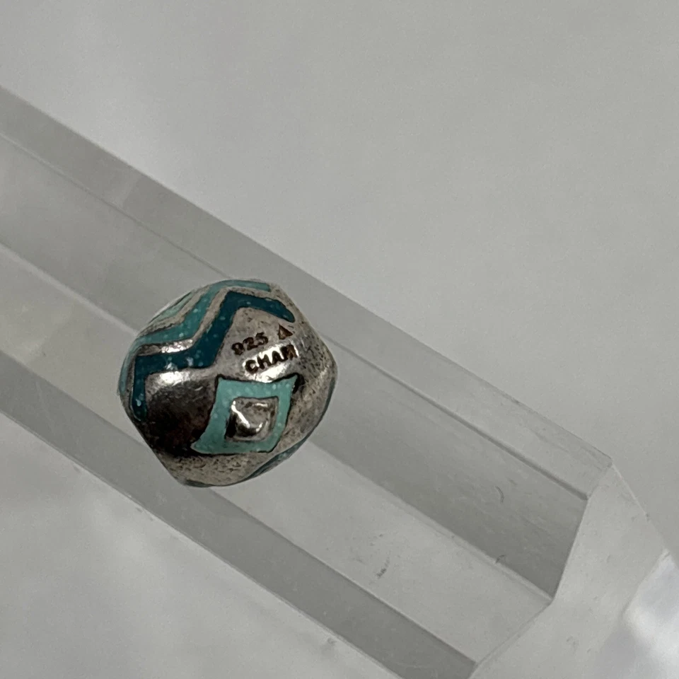 Dije de cuentas Chamilia - Adorno navideño de plata esterlina esmalte retirado Foto 3 de 3