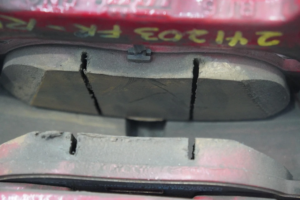 Pinza de freno delantera derecha y soporte rojo 8V0615124F OEM Audi S3 2016-20 Foto 4 de 4