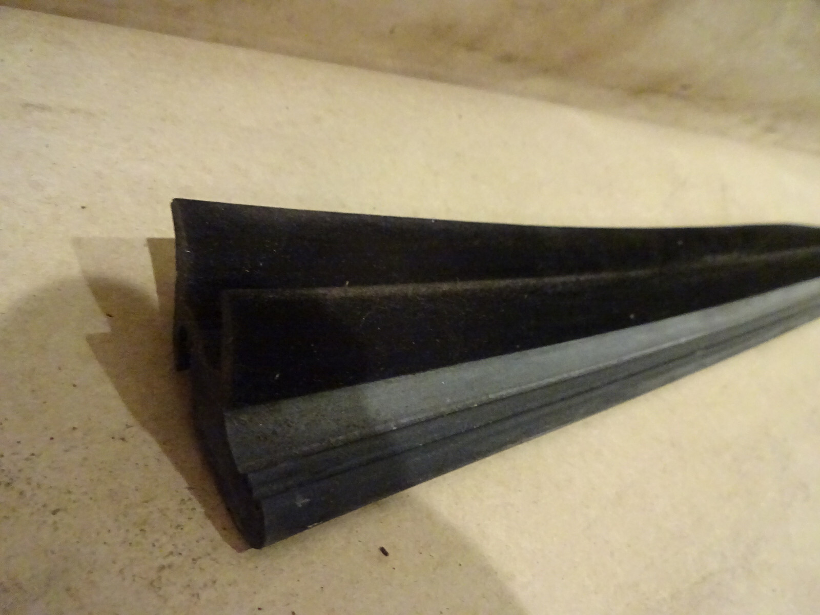 Ferrari 430,360 - RH Outer Door Seal / Weatherstrip   P/N 65164400