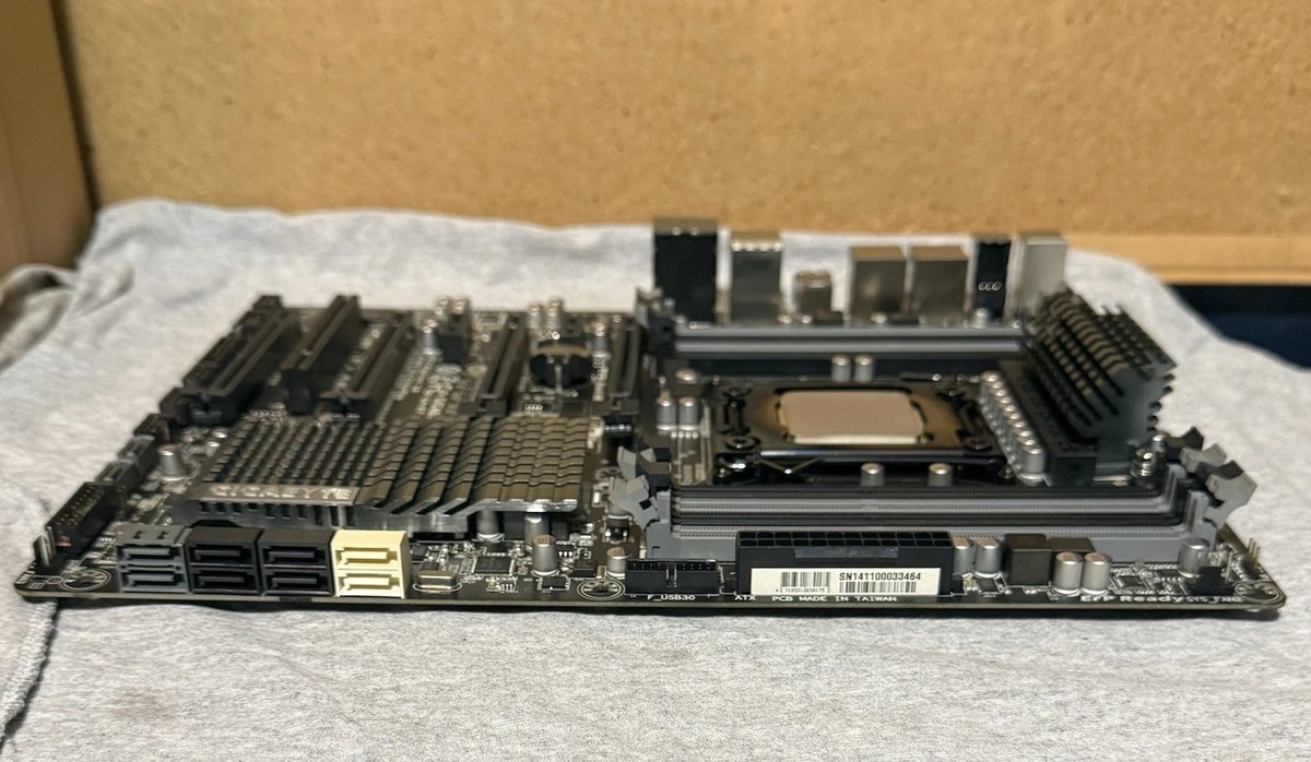 Gigabyte GA-X79-UP4 LGA 2011 ATX Motherboard w/ i7-4930K NO I/O