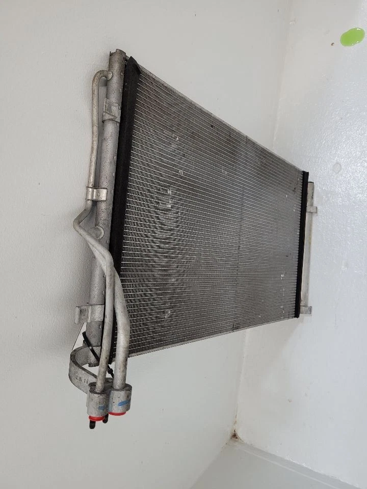 Condensador de aire acondicionado Hyundai Azera 2012 13 2014 976063R000 Foto 2 de 4