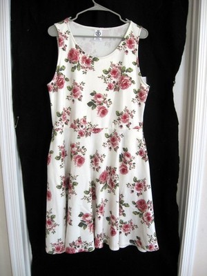 NEW Rose Pattern White Dress - Size 2X - Agnes & Dora