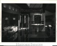 1993 Press Photo Trocaderoâ„¢ bathroom suite from Kohler - sax32478