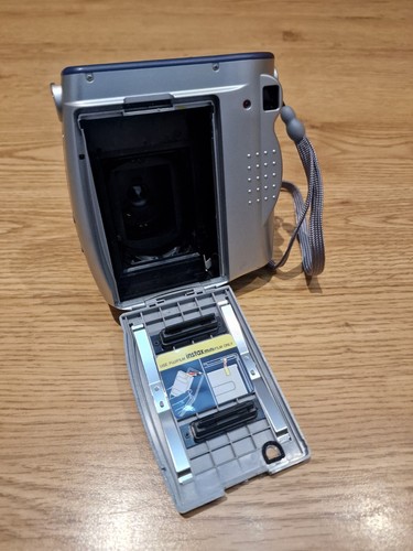 Fujifilm Instax Mini 10 Instant Camera Silver Fujinon Lens 60mm , See Descriptio - Picture 7 of 10