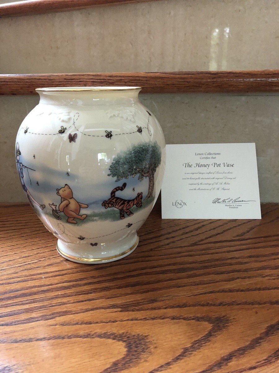 ☆さらにお値下げ☆ LENOX Disney クラッシックプー　ベース（花瓶） Lenox Disney Classic Winnie The Pooh “The Honey Pot” Vase | eBay