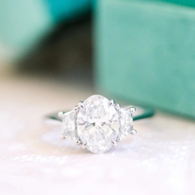 Ehering Platin 950 mit 4 kt IGI Lab Created Oval Diamond E F VVS2