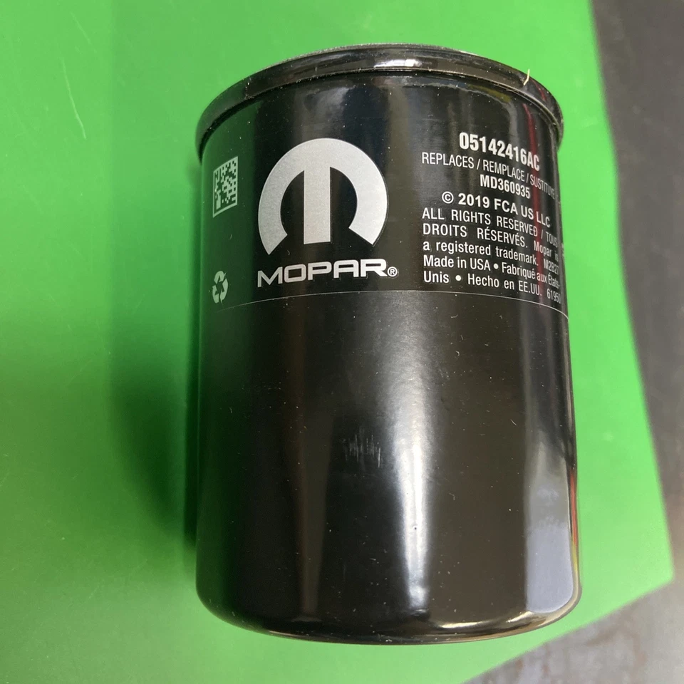 01-05 CHRYSLER SEBRING NEW GENUINE ENGINE OIL FILTER MOPAR 05142416 - Image 2 of 4