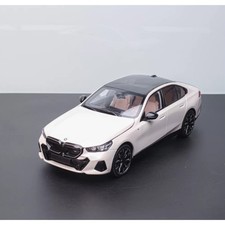MINICHAMPS 1:18 BMW I5 2023 White Collectible Car