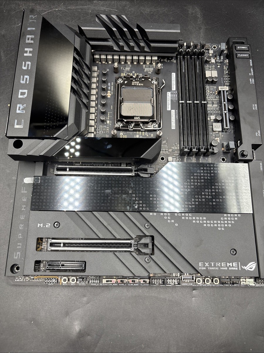 ASUS ROG Crosshair X670E Extreme AM5 EATX AMD Motherboard *READ