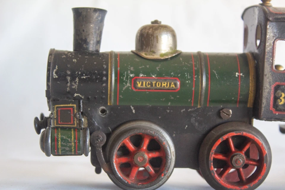 Rare Early 1898-1904 Bing "Victoria" 0-gauge Passenger Train set - Image 3 of 4