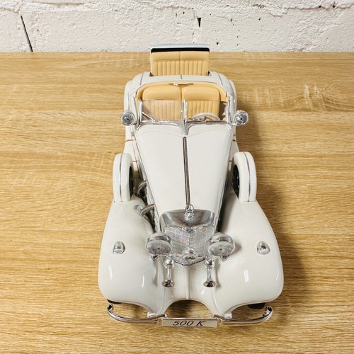 1936 Mercedes-Benz 500K TYP Specialroadster White Maisto 1:18 Premiere Edition - 第 19/22 張圖片