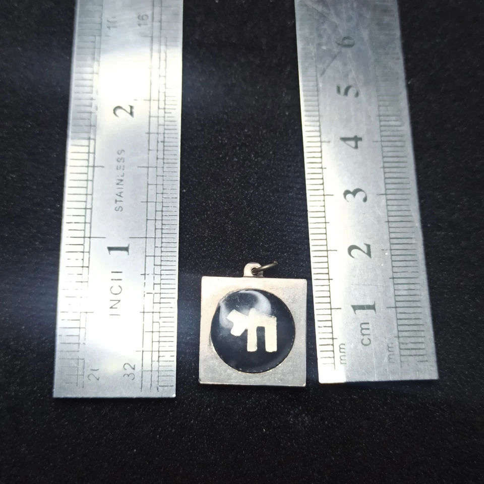 Colgante Chai Vintage Plata de Ley Hecho en Israel Años 70 Esmalte Negro Hombre Regalo Foto 4 de 4
