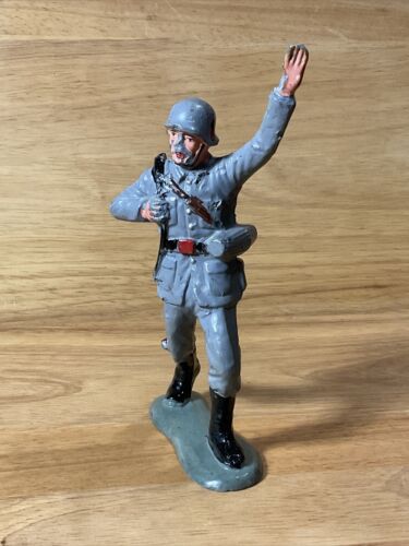 Vintage MARX 6" WW II German Soldier Hand Painted Hard Plastic Figure  - Afbeelding 1 van 8
