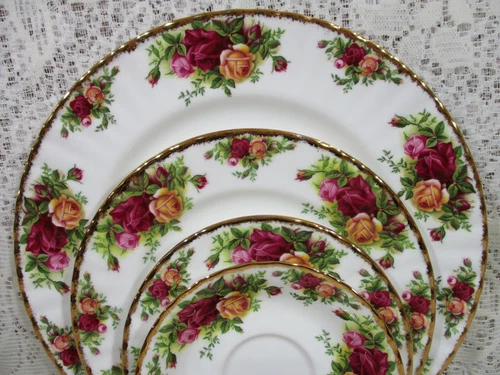 Royal Doulton Old Country Roses Place Setting - Thumbnail 2