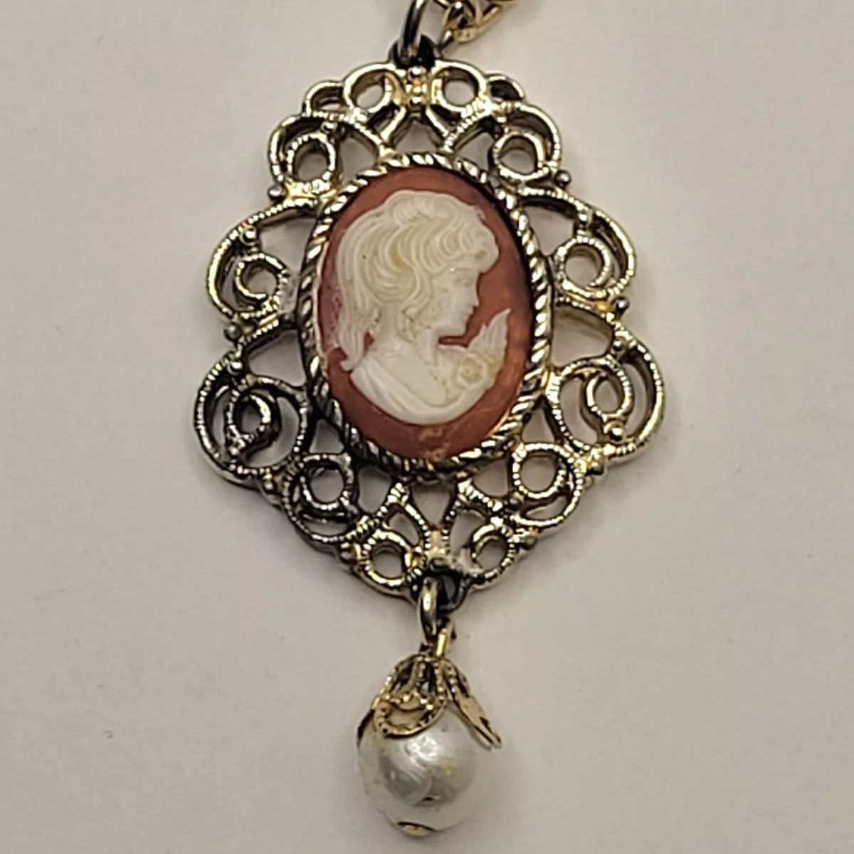 Sarah coventry cameo necklace deals