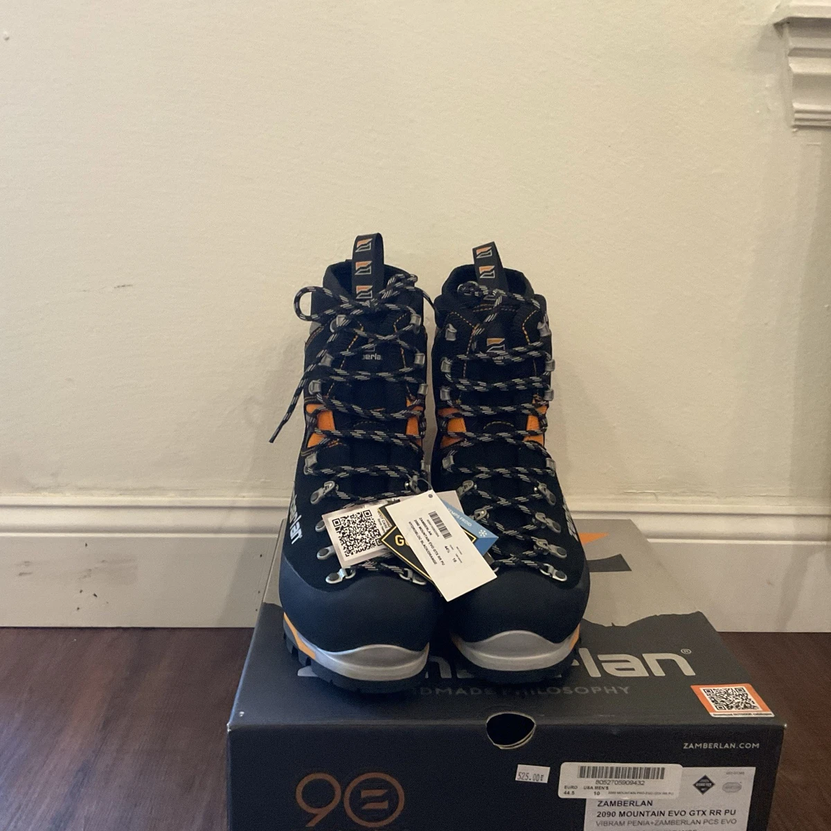 Zamberlan Medium Width Hiking Shoes & Boots for Men for sale  display picture 1