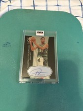 2021 Onyx Authenticated Premium Giannis Antetokounmpo On Card Blue Ink Auto 4/30