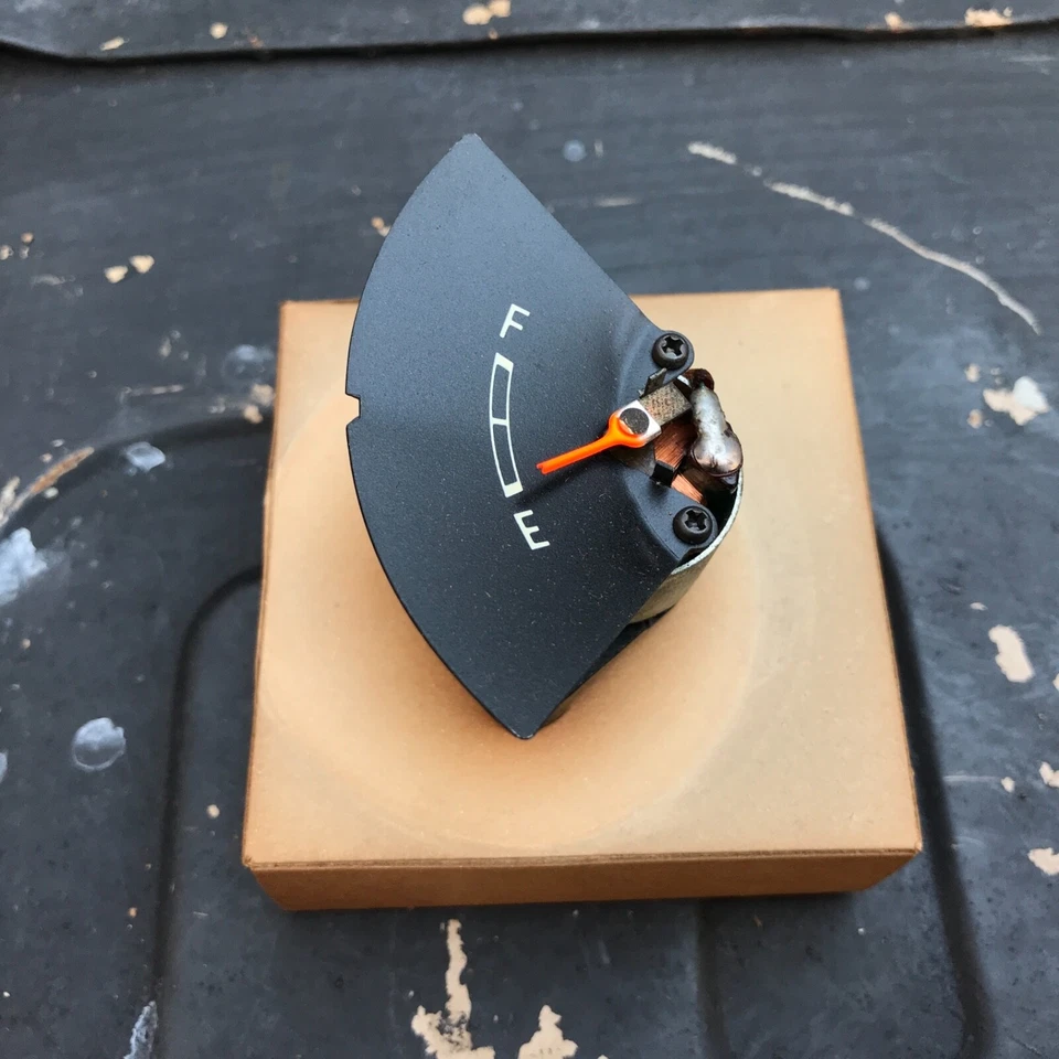 MAZDA CAPELLA 616 Gauge Oil Genuine Parts NOS JAPAN - Imagem 2 de 4