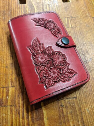 Handmade Moleskine Leather cover (pocket journal 14x9), Red - Afbeelding 1 van 6