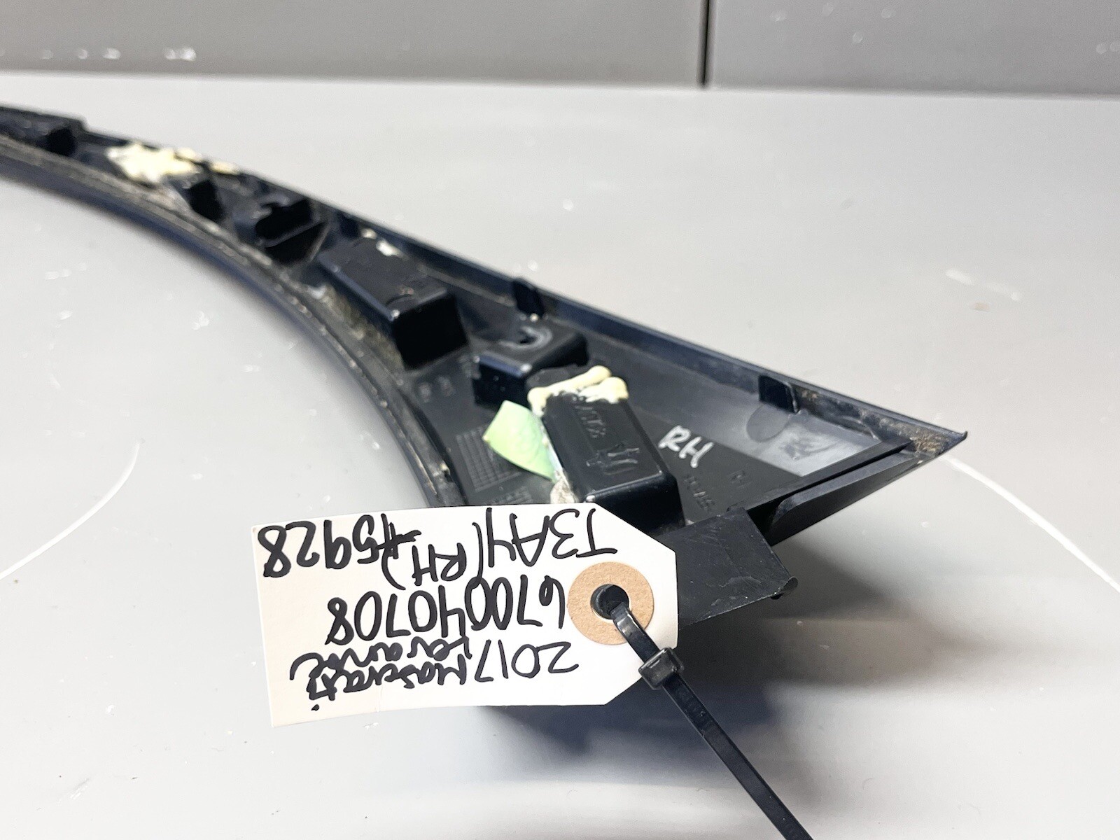⭐️2017 2018 2019 2020 MASERATI LEVANTE REAR RIGHT TRUNK TAILGATE MOLDING TRIM OE