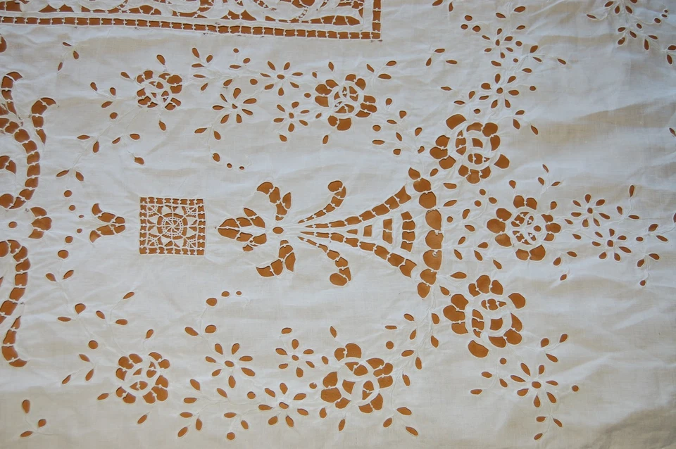 Nappe couvre lit ancien broderie richelieu dentelle crochet angelot - Photo 4/4