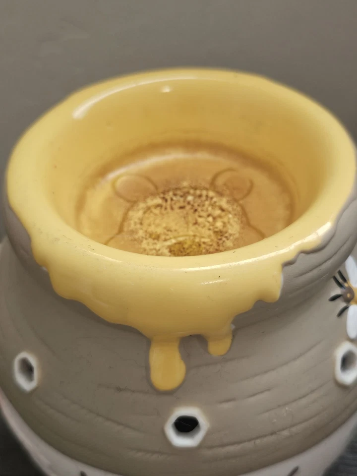 Scentsy Disney Winnie the Pooh Hunny Pot Wax Warmer with Bee RARE Retired SH3 - Imagem 2 de 4