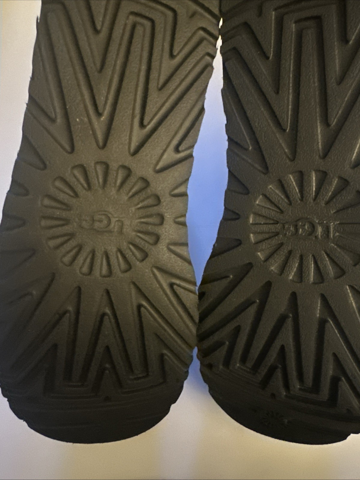 UGG  Mini platform Boot size 8 Q72 - image 8