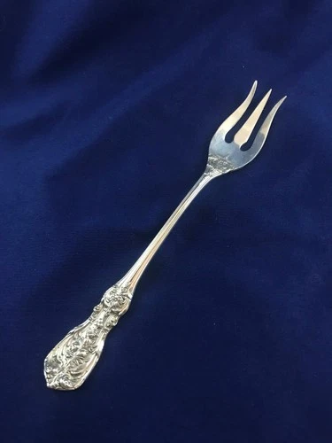 Reed and Barton Francis 1 - 5 7/8" Olive/Pickle Fork - No Mono - Sterling Silver