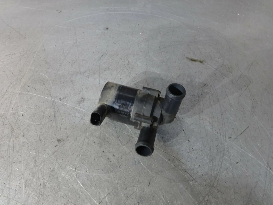 Bomba de agua auxiliar secundaria VW Volkswagen Touareg 7L 2002-2007 7L0965561A Foto 2 de 3