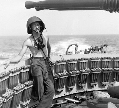 WW2 WWII Photo Gun Crewman 40mm US Navy USS Edsall DE-129 WW2 WWII Photo Gun Crewman 40mm US Navy USS Edsall DE-129