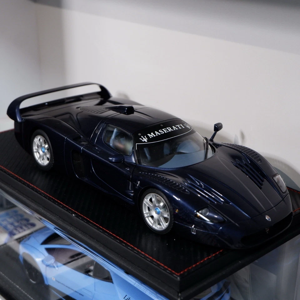 AUTOart Signature 1:18 Maserati MC12 in Dark Blue - Image 2 of 4