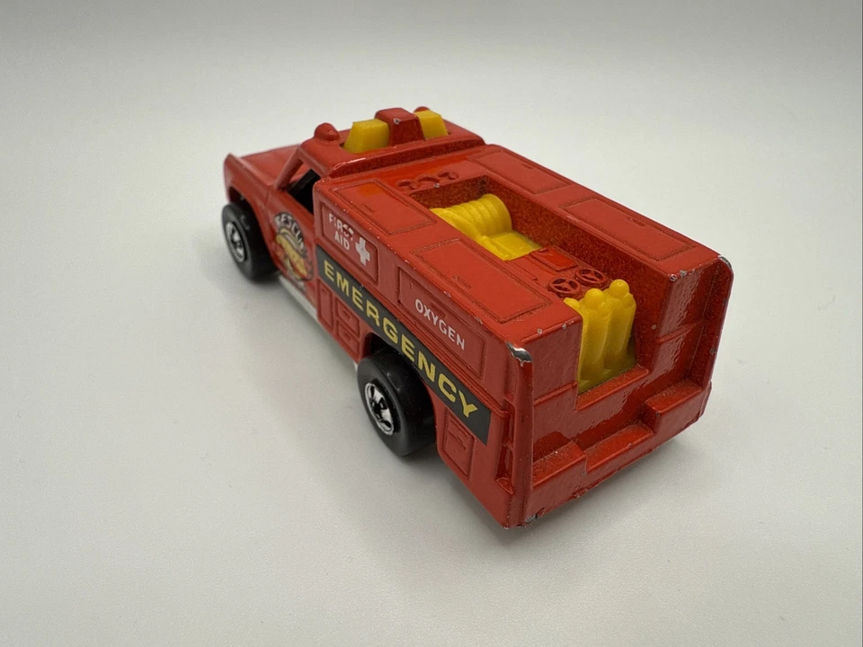 Vintage 1974 Hot Wheels Red Emergency Rescue Unit Fire Truck Blackwalls - Image 3 of 4