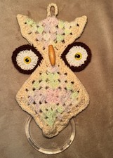 Vintage Crochet Owl Hand Towel Holder 70s Kitsch Wall Decor Boho Pastel Retro