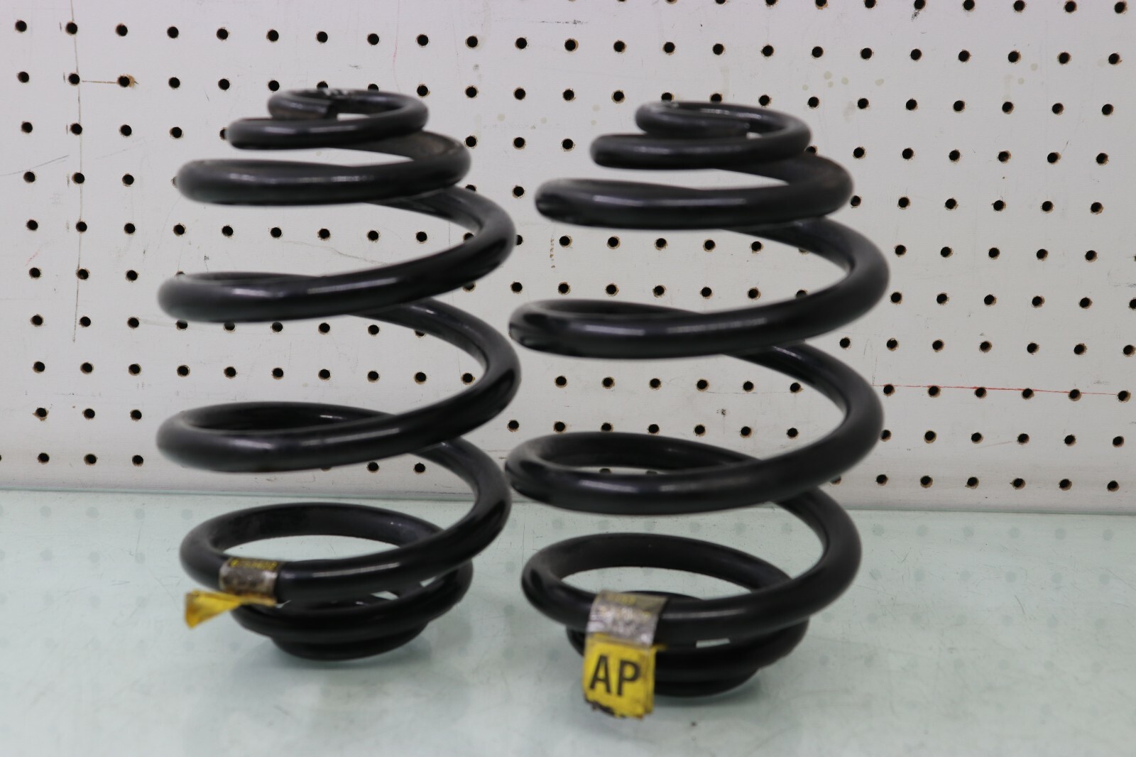 01 2001 BMW Z3 2.5 ROADSTER REAR SUSPENSION COIL SPRING LEFT AND RIGHT
