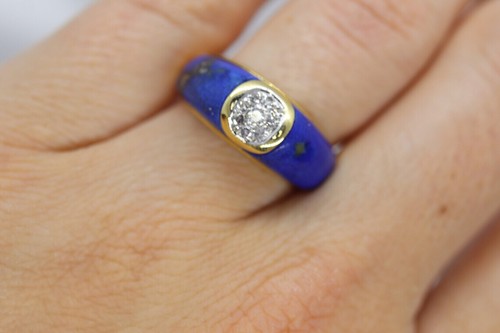 Anillo de diamantes y lapislázuli de 18 k. Banda de diamantes margarita y lapislázuli central. - Imagen 2 de 10