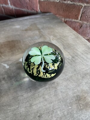 Chris Sherwin Art Glass Gold & Green Leaf clover Paperweight 2010 Signed