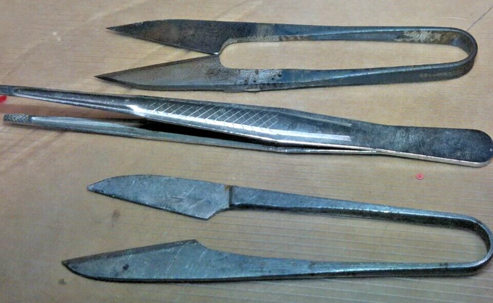 2 Vintage Thread Snips Thread Scissors 4" long and 1 VTG 5" Tweezers - Image 2 of 3