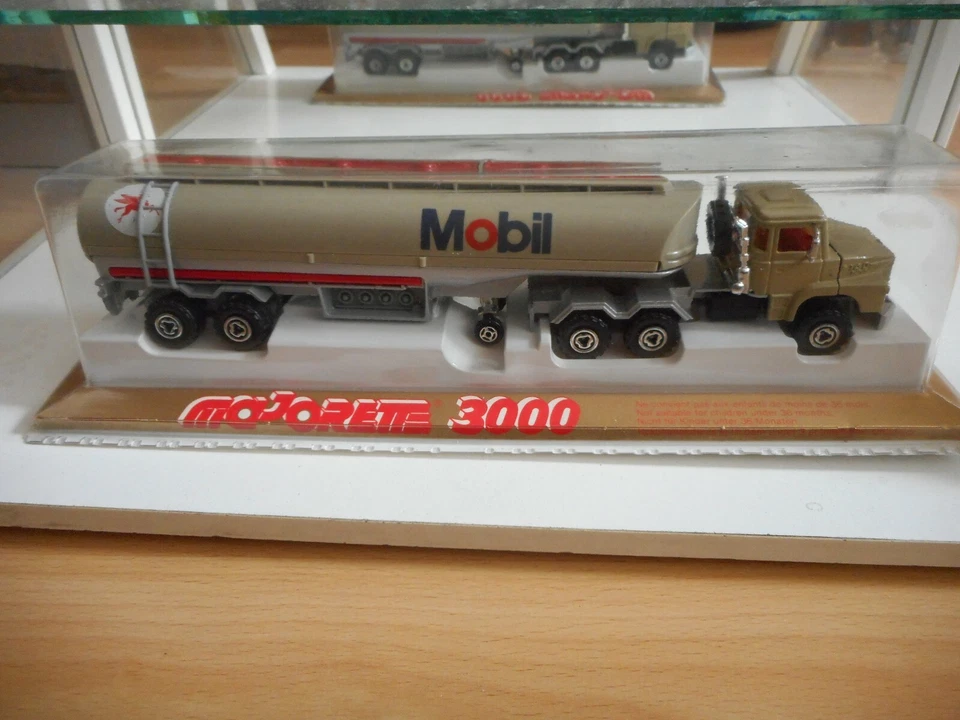 Majorette Scania + Remorque "Mobil" en Gris en Boîte (Série 3000) - Photo 2/2