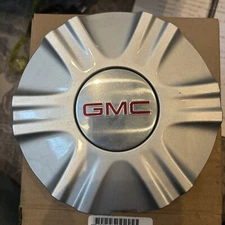 Original GM New In The Box Center Caps 84072880 Set Of 2