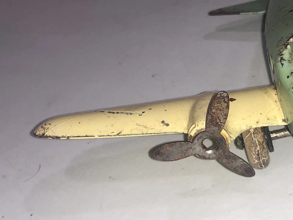 RARO WYANDOTTE AÑOS 30? Avión de acero prensado verde crema Foto 3 de 4