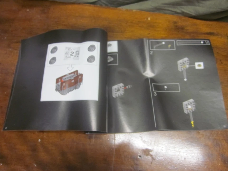 LEGO Icons: Crocodile Locomotive 10277 Manual Foto 4 de 4