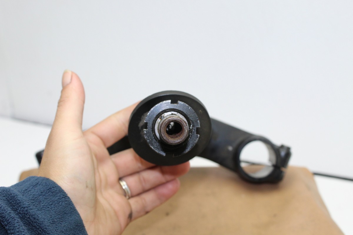 1985 KAWASAKI ZX750 GPZ (#422) TRIPLE TREE STEERING STEM FORK