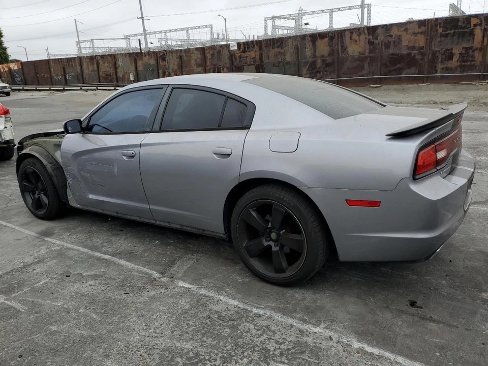 Tanque de combustible usado se adapta a: Dodge Charger 2014 3,6 grado A Foto 2 de 4