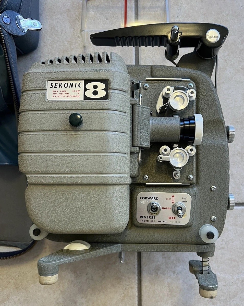 8mm Vintage Sekonic 8 Model 30C Projector w/ Carrying Case Works