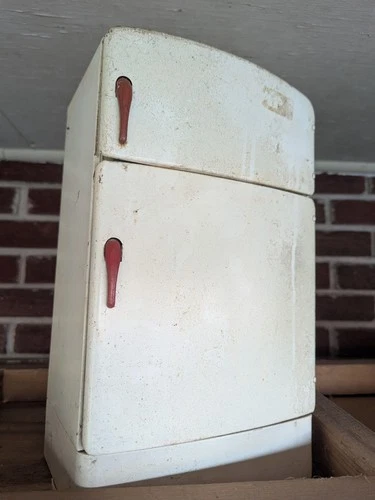 Wolverine Vintage Tin Toy Refrigerator