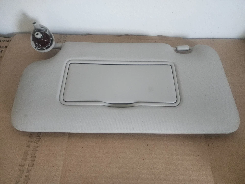 Parasol delantero izquierdo del lado del conductor gris OEM para Honda Fit 2015-2020 Foto 2 de 4