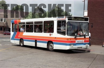 35mm Negativ Rot & Weiß Volvo B6-50 704 L704FWO um 1995