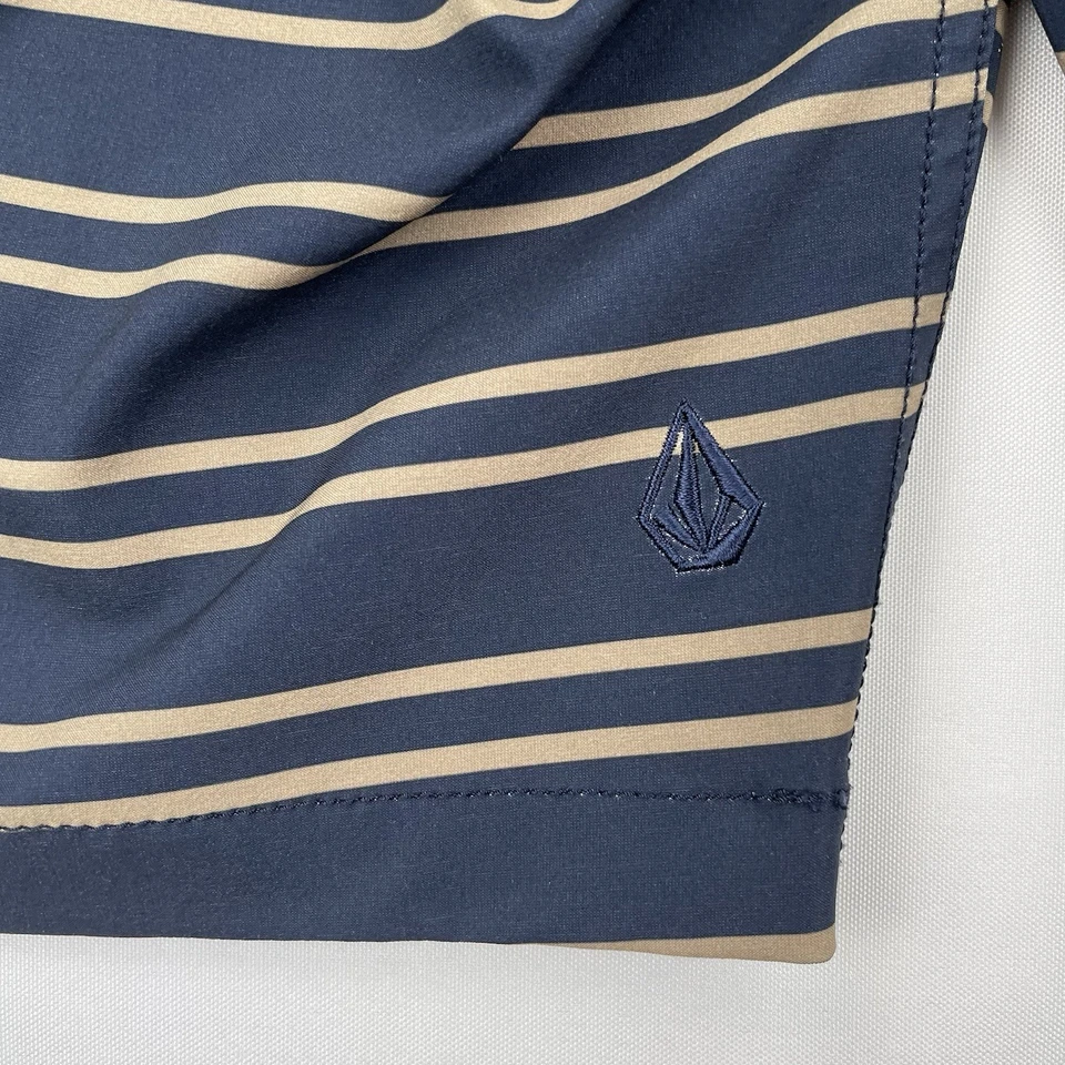 Volcom True To This Shorts Men’s 34 Navy Blue Striped Hybrid Chino Flat Front - Image 4 of 4