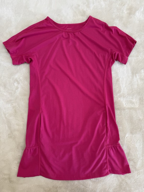 Patagonia Hot Pink Girls XL Top. 2 Front Pockets. Excellent Condition!