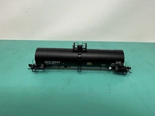 Atlas HO - 17,360 Gal Tank Car  - Missing Trucks No Package - GATX